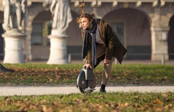 Ahora Airwheel ha presentado un nuevo dispositivo portátil para los estudiantes universitarios, patín eléctrico M3. 