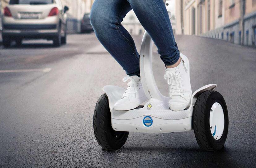 Airwheel S8 eléctrico scooter ha heredado todos los méritos anteriores y posee sus propias características al mismo tiempo.